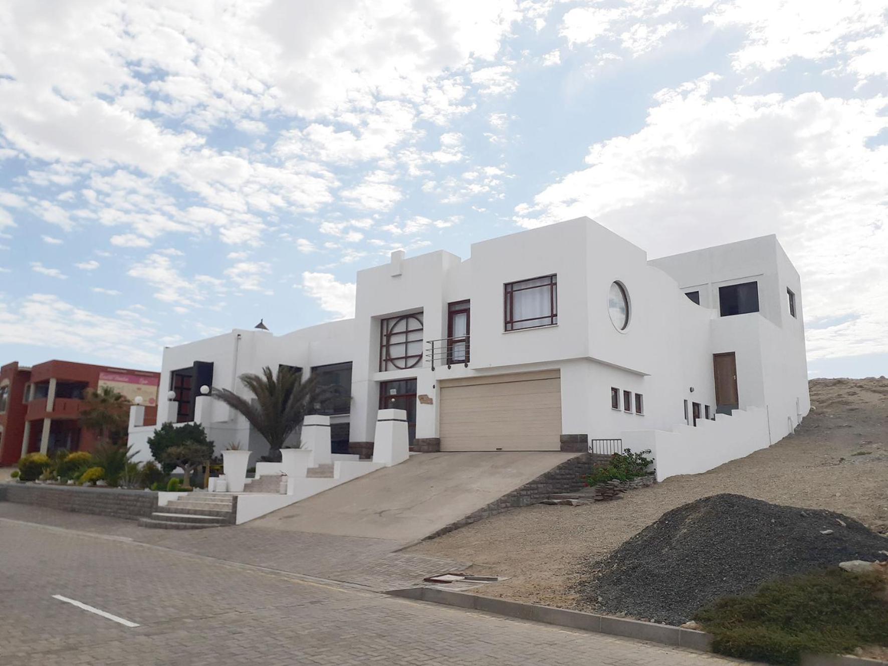 Shark Island Guesthouse Lüderitz Екстериор снимка