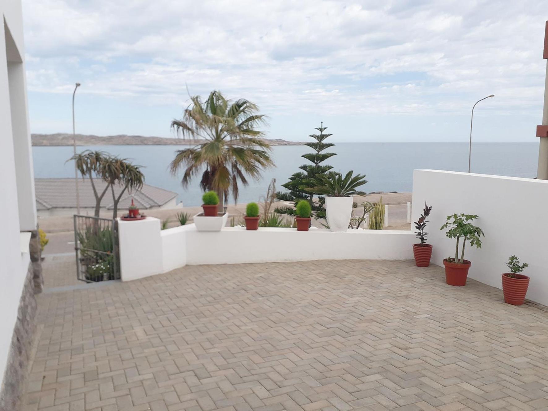 Shark Island Guesthouse Lüderitz Екстериор снимка